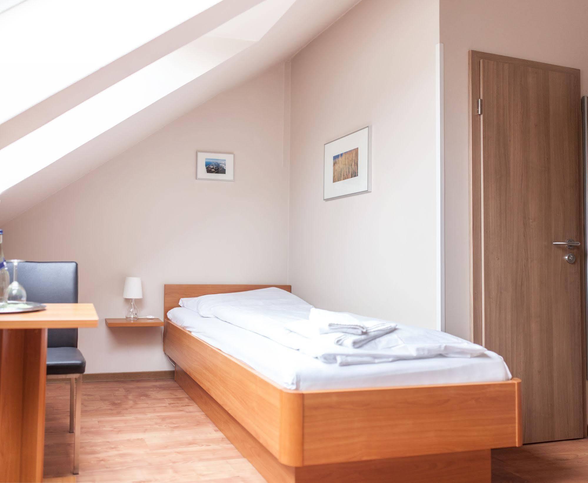 Airport Hotel One Aparthotel Sylt Екстер'єр фото