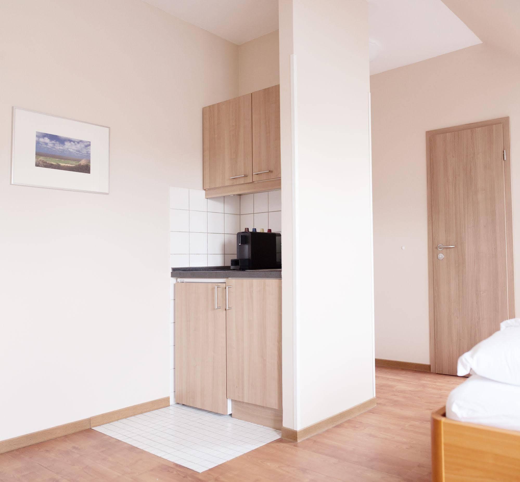Airport Hotel One Aparthotel Sylt Екстер'єр фото
