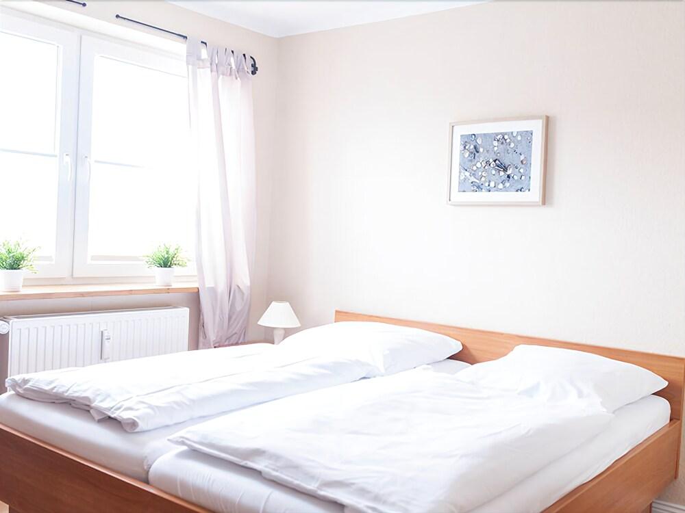 Airport Hotel One Aparthotel Sylt Екстер'єр фото