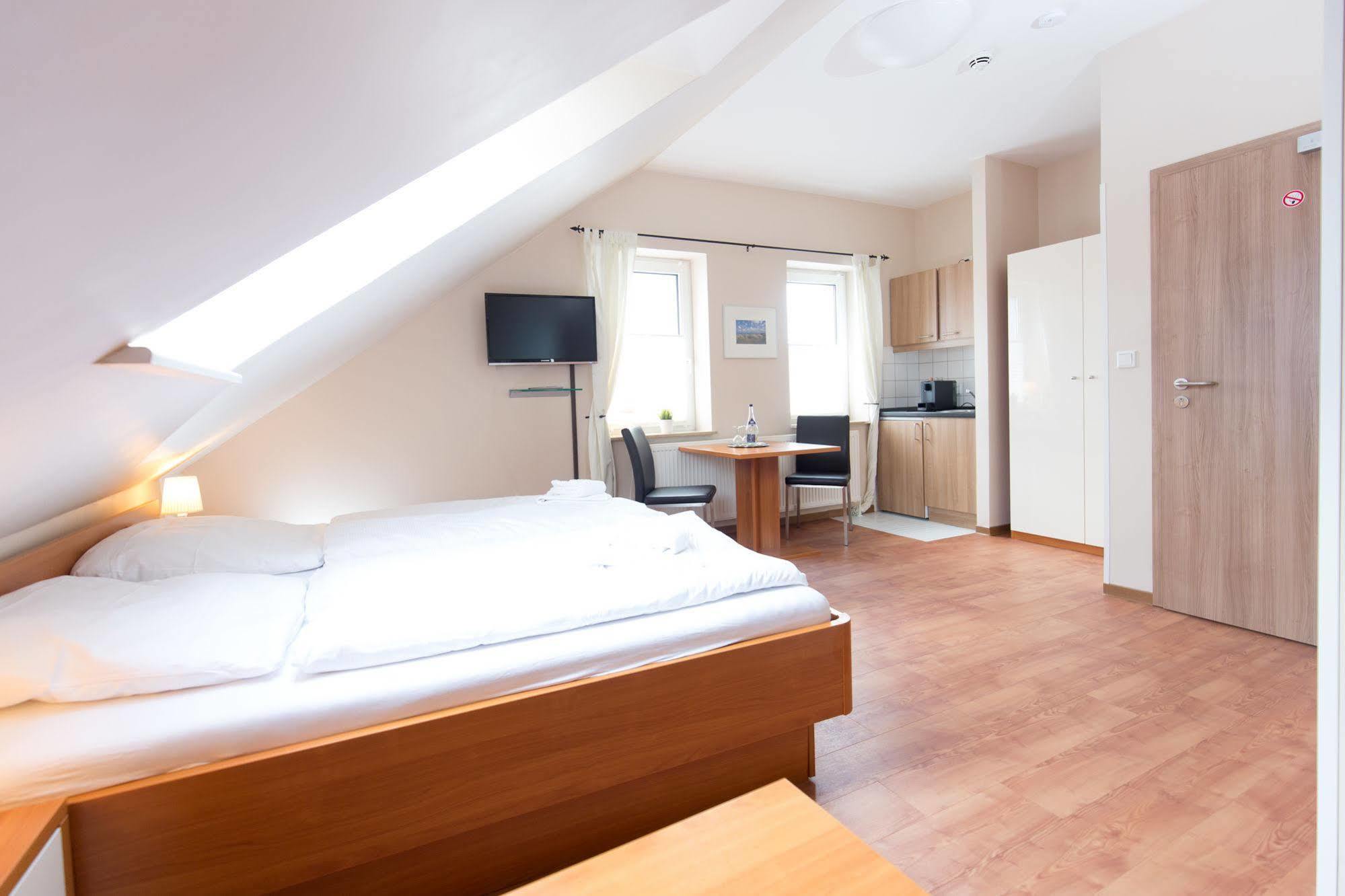 Airport Hotel One Aparthotel Sylt Екстер'єр фото