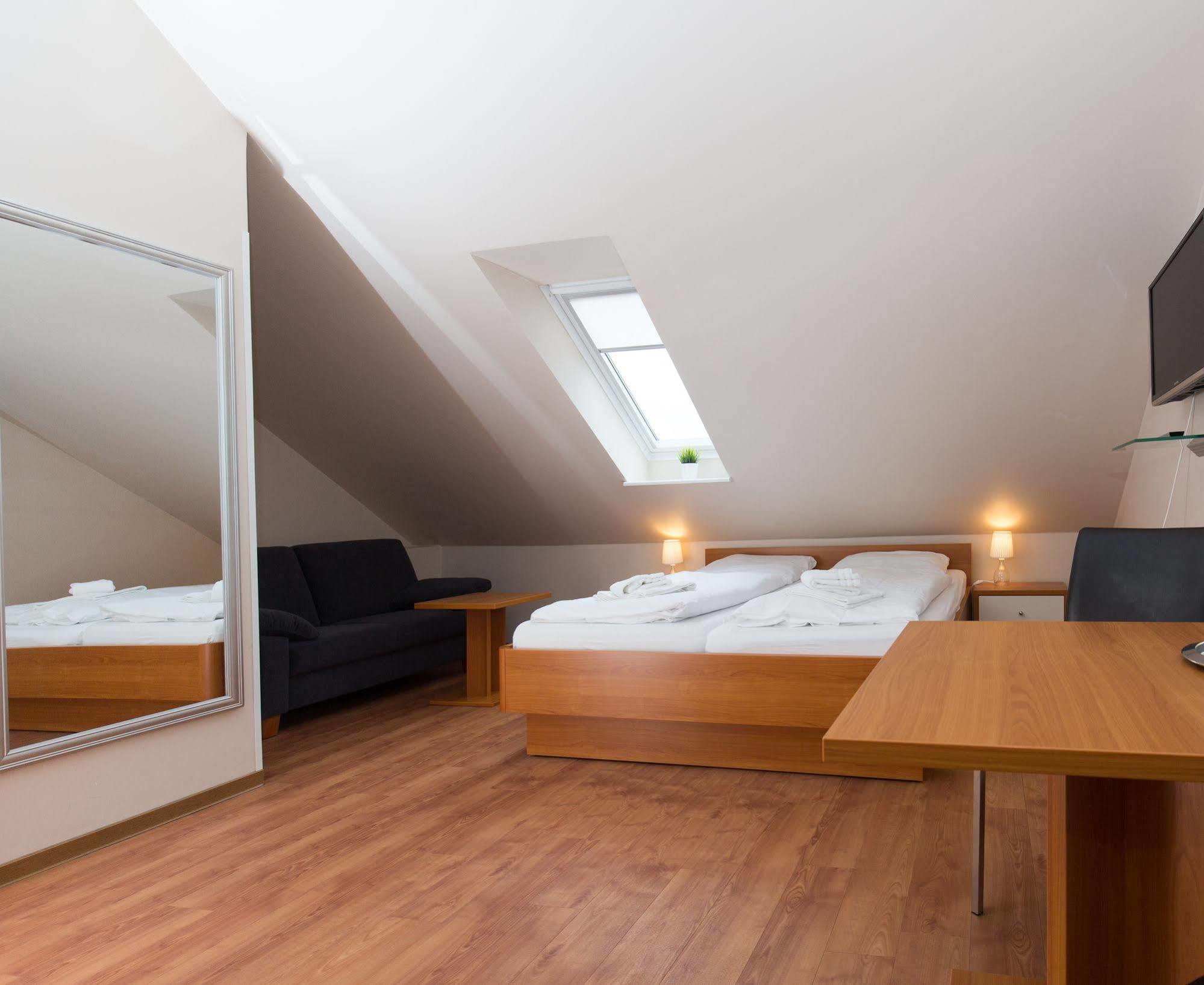 Airport Hotel One Aparthotel Sylt Екстер'єр фото
