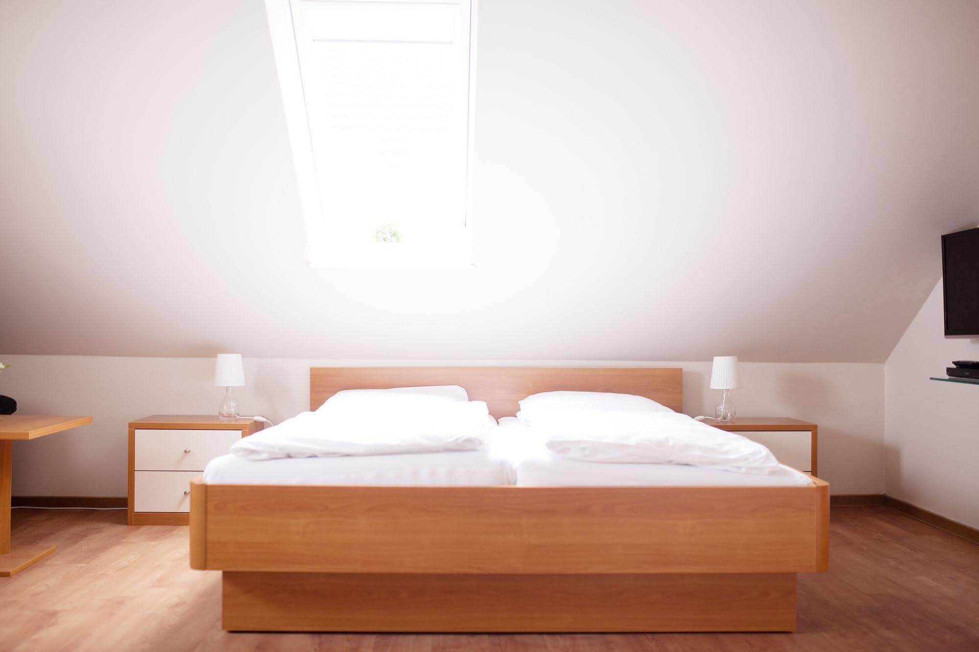 Airport Hotel One Aparthotel Sylt Екстер'єр фото