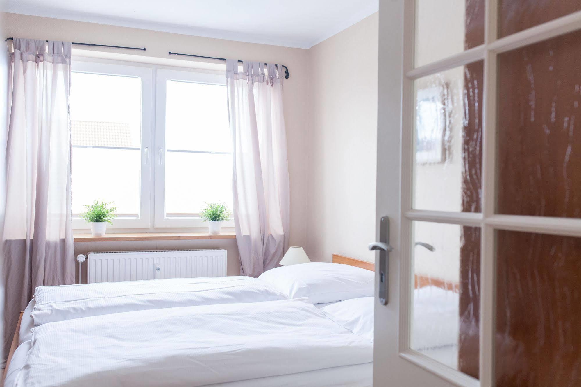 Airport Hotel One Aparthotel Sylt Екстер'єр фото